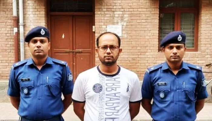 ছাত্রীকে শ্লীলতাহানির অভিযোগে শিক্ষক কারাগারে ছাত্রীকে শ্লীলতাহানির অভিযোগে শিক্ষক কারাগারে