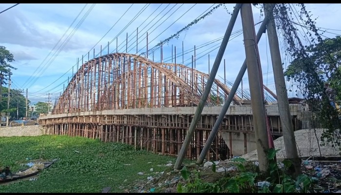 তিন বার মেয়াদ বাড়িয়েও শেষ হয়নি আর্চ সেতুর কাজ