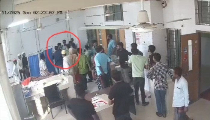 সদর হাসপাতালের জরুরি বিভাগে প্রবেশ করে ব্রাদারকে মারধর