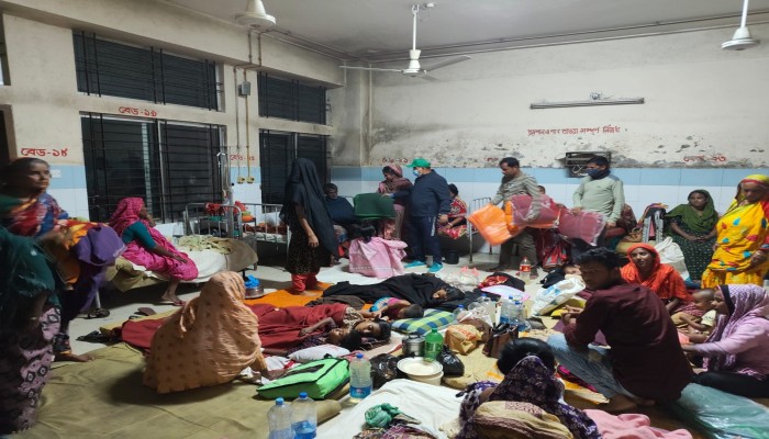 জেলা প্রশাসনের উদ্যোগে শীতার্ত রোগীদের মাঝে কম্বল বিতরণ