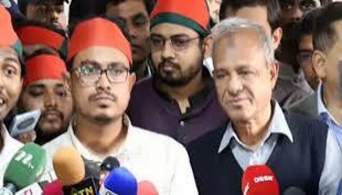 স্বরাষ্ট্র উপদেষ্টাকে পাশে দাঁড় করিয়েই তার পদত্যাগ চাইলেন সাদিক কায়েম