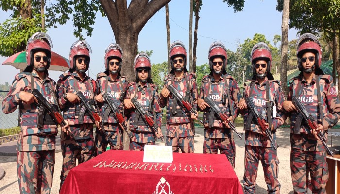 সীমান্তে বিস্ফোরক তৈরির ২৪টি ইলেকট্রিক ডেটোনেটর উদ্ধার