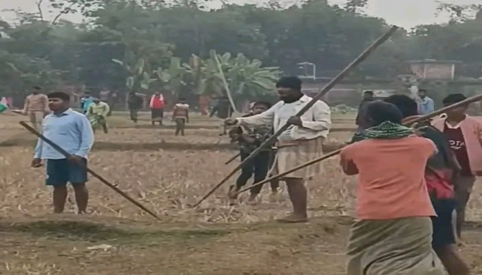 চেলা নদীর বালু উত্তোলন নিয়ে দুই গ্রামবাসীর সংঘর্ষ, আহত ১৫