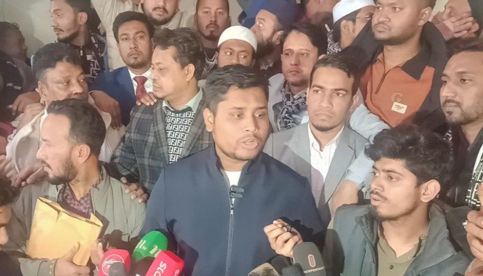 প্রশাসন বিএনপির দিকে ঝুঁকে পড়েছে : হাসনাত আবদুল্লাহ