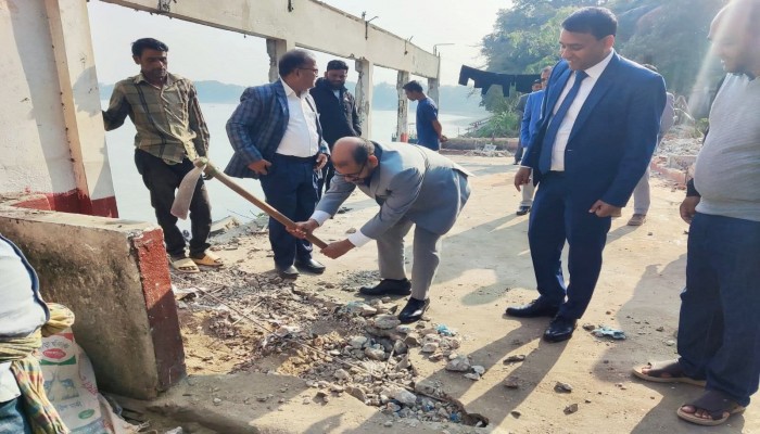 লঞ্চঘাট এলাকাকে শহরের অন্যতম নান্দনিক স্থান হিসেবে গড়ে তোলা হবে : ডিসি