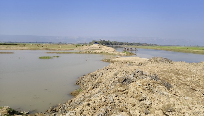 অর্থ সংকটে বাঁধের কাজে ধীরগতি