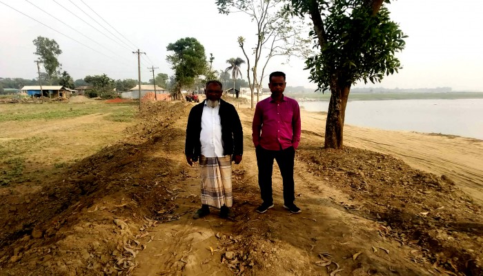 নদী ভাঙন কবলিত স্থানে ফসলরক্ষা বাঁধ নির্মাণ, স্থানীয়দের উদ্বেগ