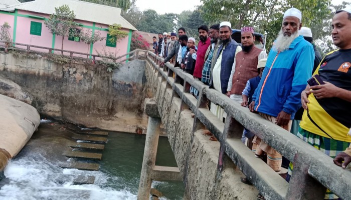 ধলাই নদীর রাবারড্যামে ছিদ্র, চরম হতাশায় হাজারো কৃষক