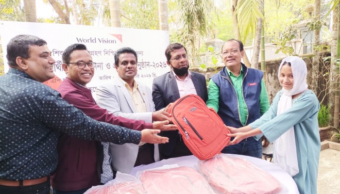ওয়ার্ল্ড ভিশনের উদ্যোগে কৃতী শিক্ষার্থীদের সংবর্ধনা