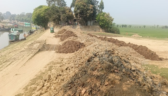 শেষ হয়নি বাঁধের কাজ, উৎকণ্ঠায় কৃষক