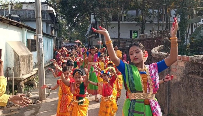 বসন্তের রঙে রঙিন সংস্কৃতির মিলনমেলা