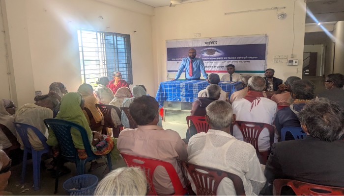 ডাচ্-বাংলা ব্যাংকের অর্থায়নে দরিদ্র রোগীদের চোখের ছানি অপারেশন