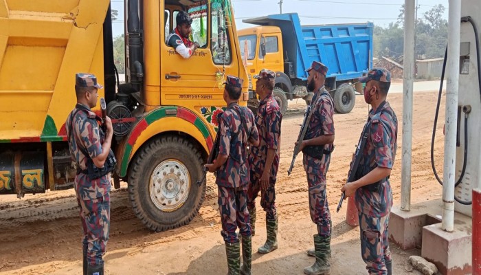 জ্বালানি তেল পাচার ঠেকাতে সর্তক বিজিবি, টহল ব্যবস্থা জোরদার