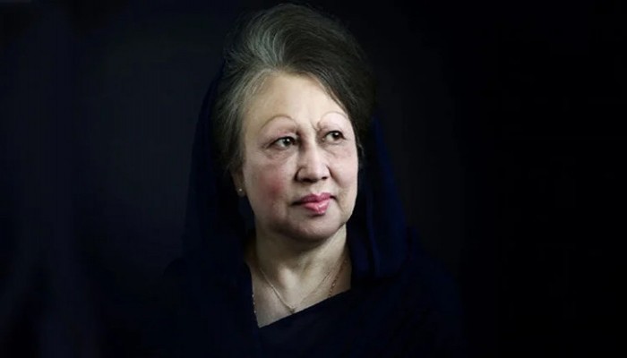 গণতন্ত্রের অগ্রযাত্রায় ‘শ্রেষ্ঠ অদম্য নারী’ সম্মাননা পেলেন খালেদা জিয়া