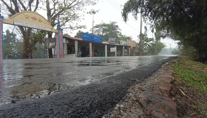 সড়কের উন্নয়নকাজে অনিয়মের অভিযোগ