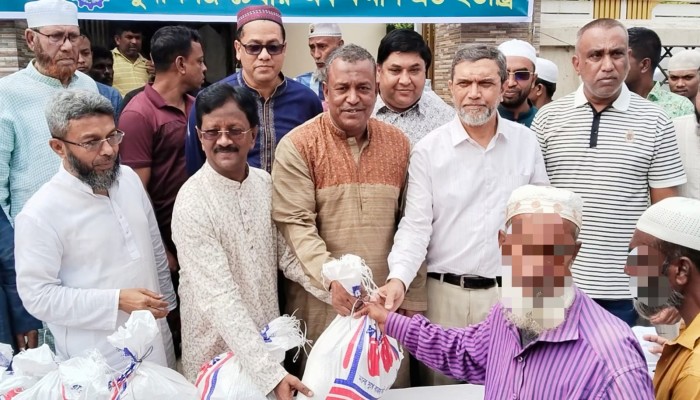 সুনামগঞ্জে ৪ শতাধিক নিম্নআয়ের মানুষের মাঝে ঈদ উপহার বিতরণ