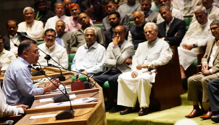 জ্বালানি তেলের কৃত্রিম সংকট সৃষ্টিকারীদের বিরুদ্ধে চিরুনি অভিযানের নির্দেশ প্রধানমন্ত্রীর