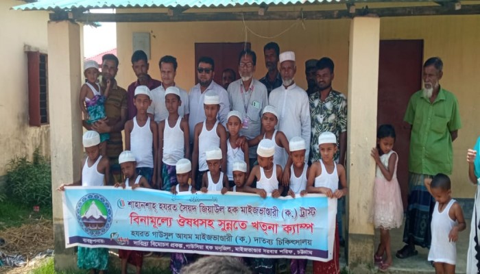 আদার বাজার গুচ্ছ গ্রামে বিনামূল্যে সুন্নতে খতনা অনুষ্ঠিত