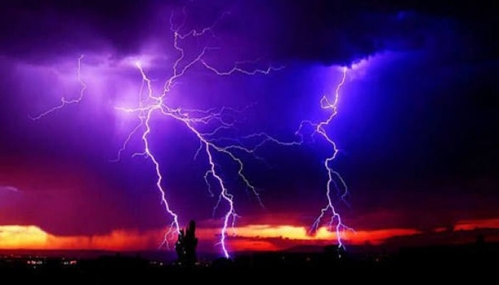 বজ্রপাতে ও বালুচাপায় দুই শ্রমিক নিহত