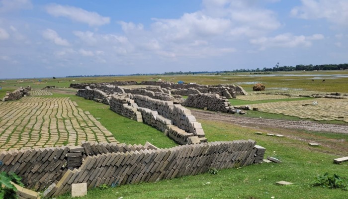 শান্তিগঞ্জে ঠিকাদারি প্রতিষ্ঠানের সিসি ব্লক চুরির অভিযোগ