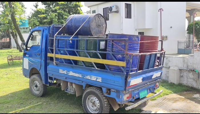 অবৈধভাবে পেট্রোল পরিবহন : ট্রাকসহ ১ হাজার ৮০০ লিটার জব্দ