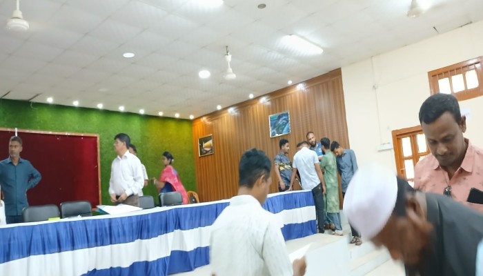 দুই পক্ষের দ্বন্দ্বে ইজারা হয়নি বিশ্বম্ভরপুরের তিনটি পশুর হাট