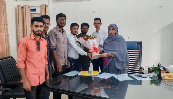 ৩২ বছরের শিক্ষকতা জীবনের ইতি টানলেন সরকারি জুবিলী উচ্চ বিদ্যালয়ের প্রধান শিক্ষিকা জাকিয়া সুলতানা