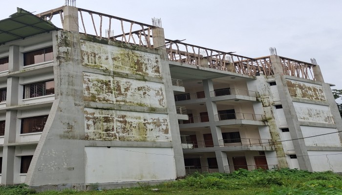 ৭ কোটি টাকার ভবনে অনিয়মের ছাপ বের হচ্ছে নির্মাণকাজে অনিয়মের চিহ্ন