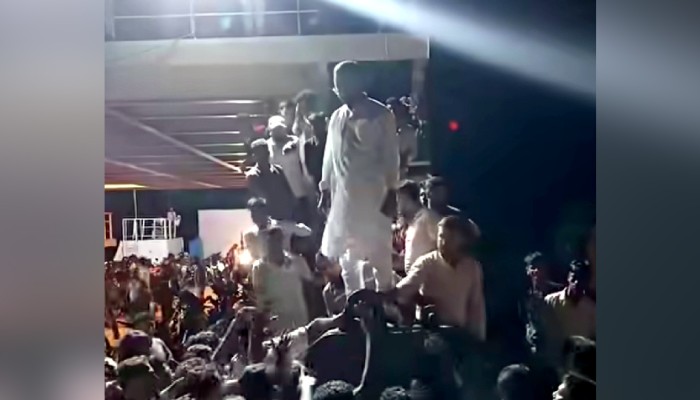 হান্নান মাসউদের জন্য ২ ঘণ্টা ফেরি আটকে রাখার অভিযোগ, যাত্রীদের ভোগান্তি