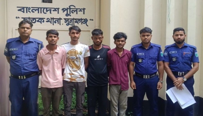 মাদকসেবন করে সড়কে বিশৃঙ্খলা, ৪ যুবক গ্রেপ্তার