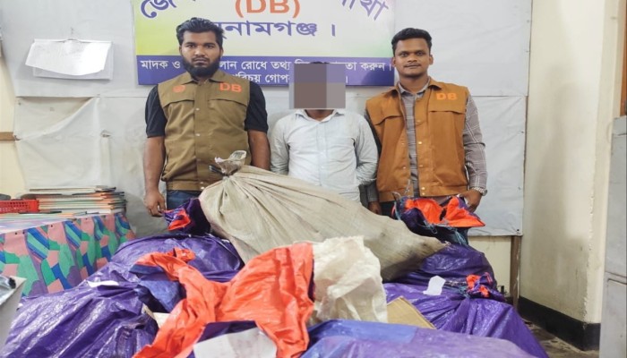 ১২ লাখ টাকার ভারতীয় প্রসাধনী জব্দ, আটক ১