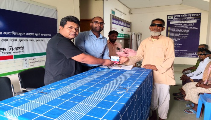 ডাচ্-বাংলা ব্যাংকের অর্থায়নে দরিদ্র রোগীদের চোখের ছানি অপারেশন
