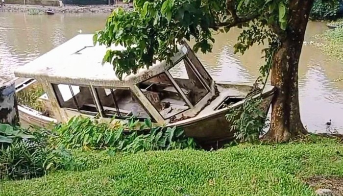 আড়াই কোটি টাকার ৪ নৌ-অ্যাম্বুলেন্স অকেজো, একদিনও সেবা পাননি হাওরবাসী