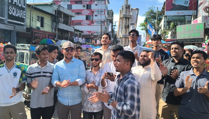 শিক্ষামন্ত্রীর পদত্যাগের দাবিতে বিক্ষোভ