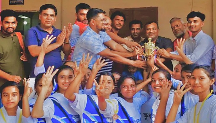 তাহিরপুরে ছাত্রীদের প্রীতি ফুটবল ম্যাচ
