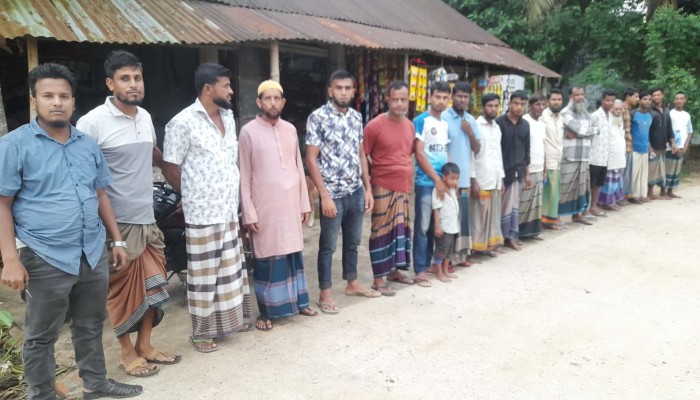 বিশ্বম্ভরপুরে দুই শিক্ষার্থীসহ ৩ জনের ওপর হামলার প্রতিবাদে মানববন্ধন
