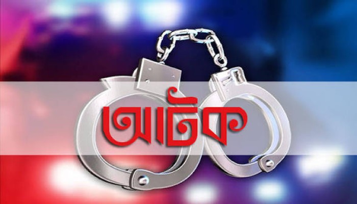 চলতি নদীতে পুলিশের অভিযান : ৩টি বালুপাথর ভর্তি নৌকাসহ আটক ৮