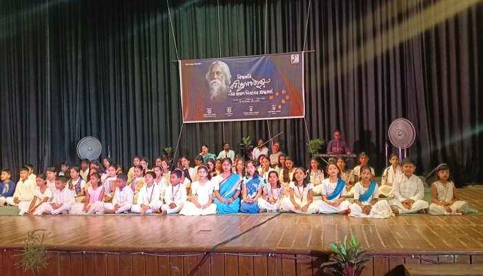 রবীন্দ্রনাথ ঠাকুরের প্রয়াণ দিবসের শ্রদ্ধার্ঘ্য তিনি বাঙালির অস্তিত্ব ও চেতনার সঙ্গে মিশে আছেন