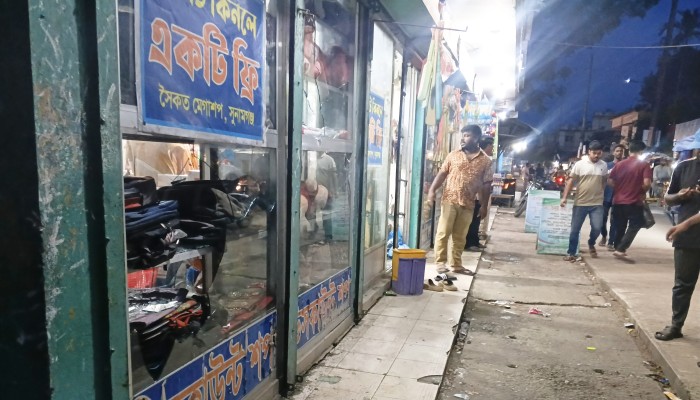 চাঁদা না পেয়ে দোকানে হামলা-ভাঙচুর, গ্রেফতার ১