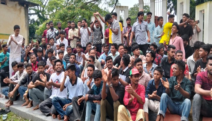 ফ্যামিলি কার্ডের শুমারির নিয়োগে অনিয়মের অভিযোগ, ছাত্রদলের বিক্ষোভ