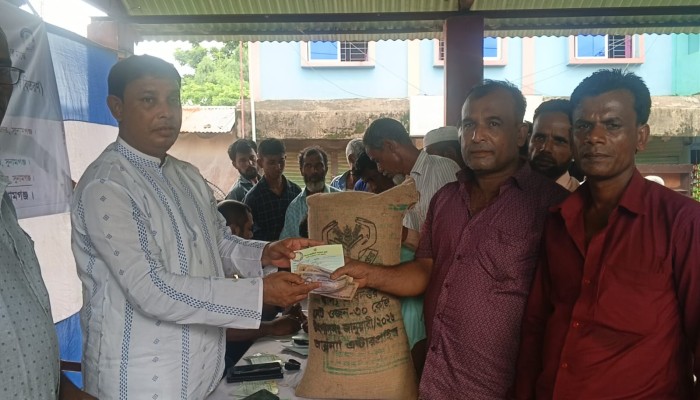 দোয়ারাবাজারে ক্ষতিগ্রস্ত কৃষকদের মাঝে মানবিক সহায়তা প্রদান কার্যক্রম সম্পন্ন
