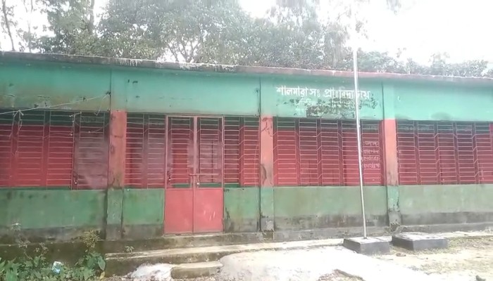 বিশ্বম্ভরপুরে নির্ধারিত সময়ের আগে স্কুল ছুটি, চার শিক্ষককে শোকজ