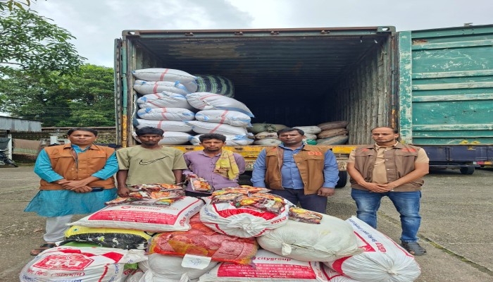 কাভার্ডভ্যান ভর্তি ভারতীয় ফুচকা জব্দ, আটক ২