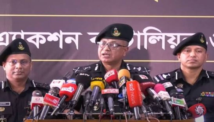 লুট হওয়া অস্ত্র উদ্ধারে দেশে বিশেষ অভিযান শুরু হচ্ছে : র‌্যাবের মহাপরিচালক