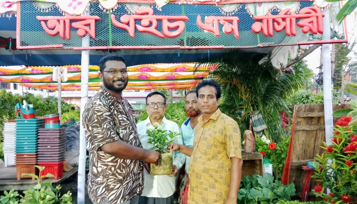 বৃক্ষমেলায় সবুজের সমারোহ