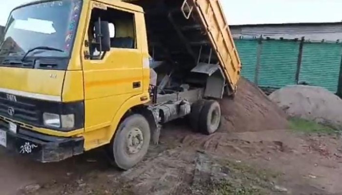 ভোরে পাচার হয় ধোপাজান নদীর লুটের বালু