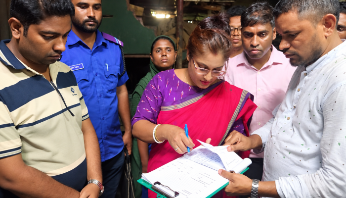 ‎জামালগঞ্জে বিষাক্ত রং ও মেয়াদোত্তীর্ণ খাদ্য বিক্রি, ৩ প্রতিষ্ঠানকে জরিমানা