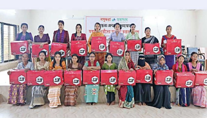 পাহাড়ি নারীদের অর্থনৈতিক স্বাবলম্বিতায় বসুন্ধরা শুভসংঘের ১০০ সেলাই মেশিন সহায়তা