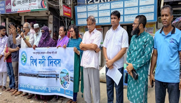 “দখল-দূষণমুক্ত, প্রবহমান ও জীবন্ত নদী চাই”