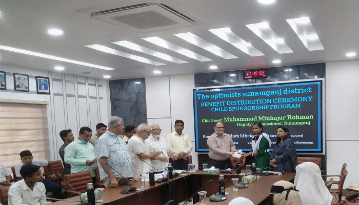 ‘অপটিমিস্টস’র ১০ লাখ টাকার শিক্ষাবৃত্তি বিতরণ